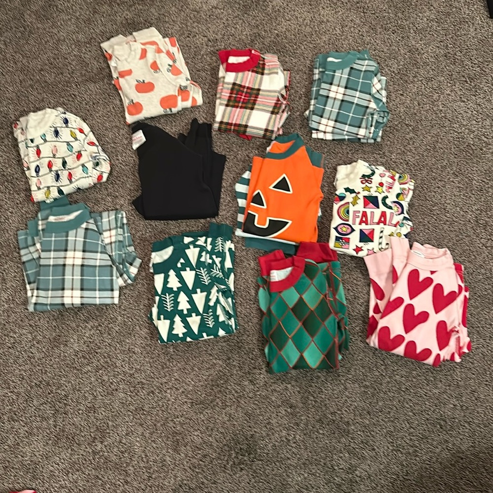 Lot of Hanna Andersson pjs in perfect condition! Size 6/7